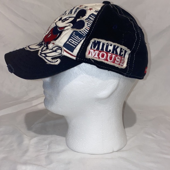 Mickey Mouse hat - Picture 3 of 5